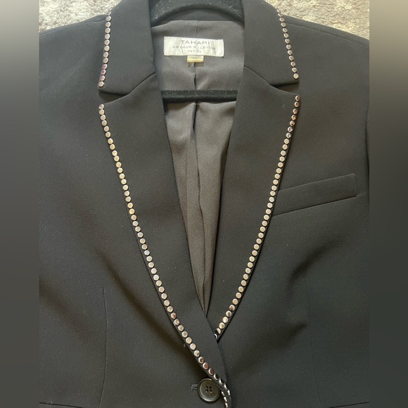 NWT Tahari Black Blazer with silver stud Detailing size 14p (Q101) - Picture 10 of 13
